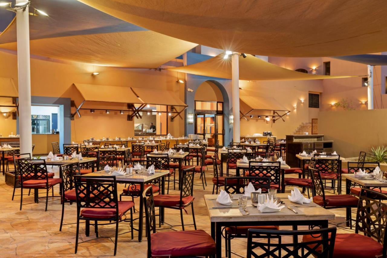 Pickalbatros Oasis Port Ghalib Hotel Exterior photo The restaurant at the hotel
