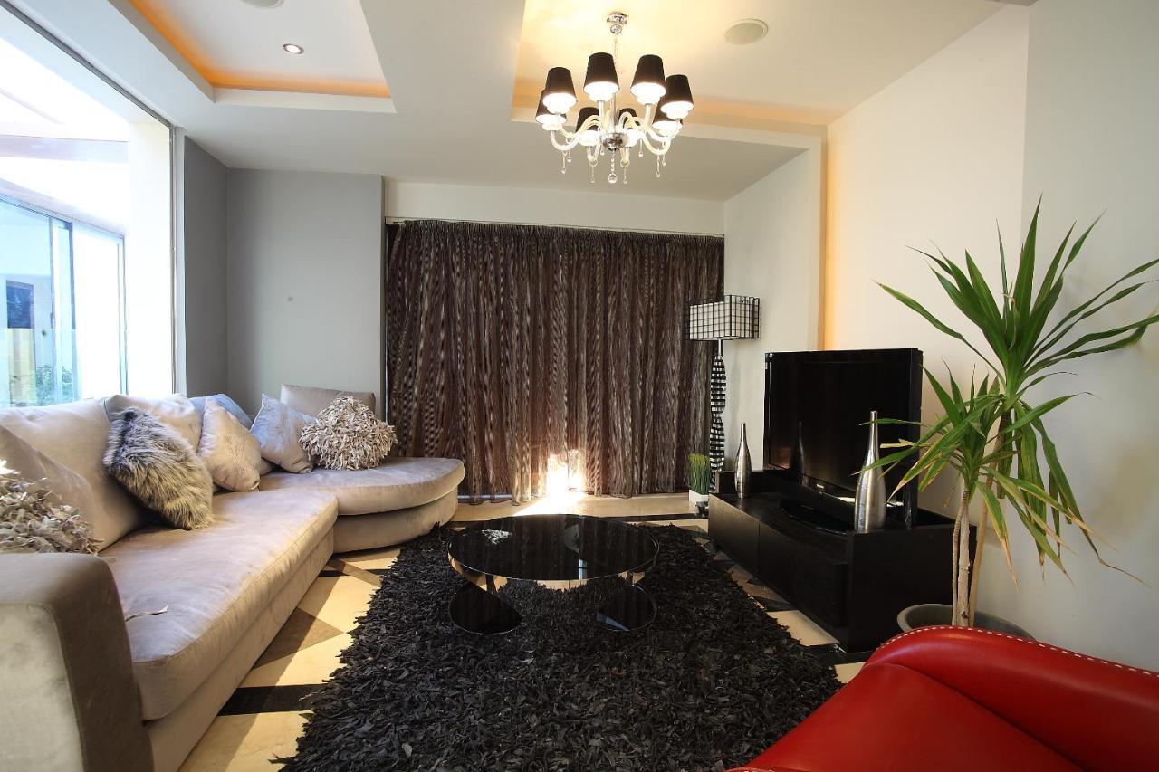 Pickalbatros Oasis Port Ghalib Hotel Exterior photo A living room in a house
