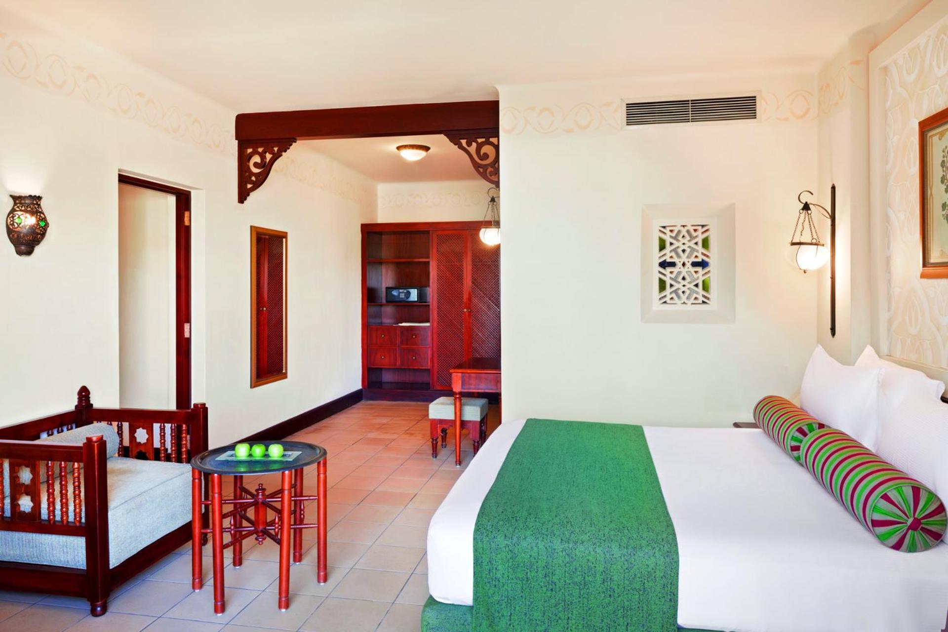 Pickalbatros Oasis Port Ghalib Hotel Exterior photo A room at the hotel