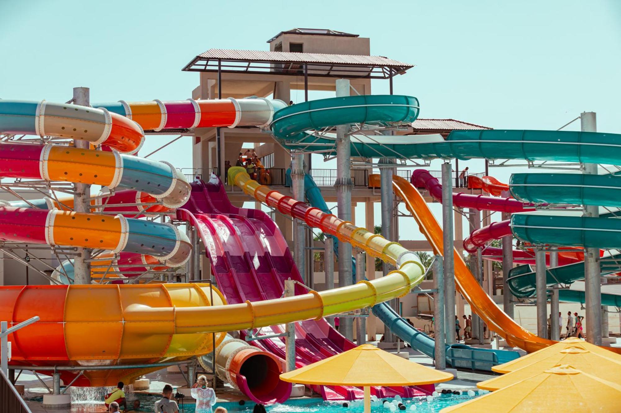 Pickalbatros Oasis Port Ghalib Hotel Exterior photo The water park