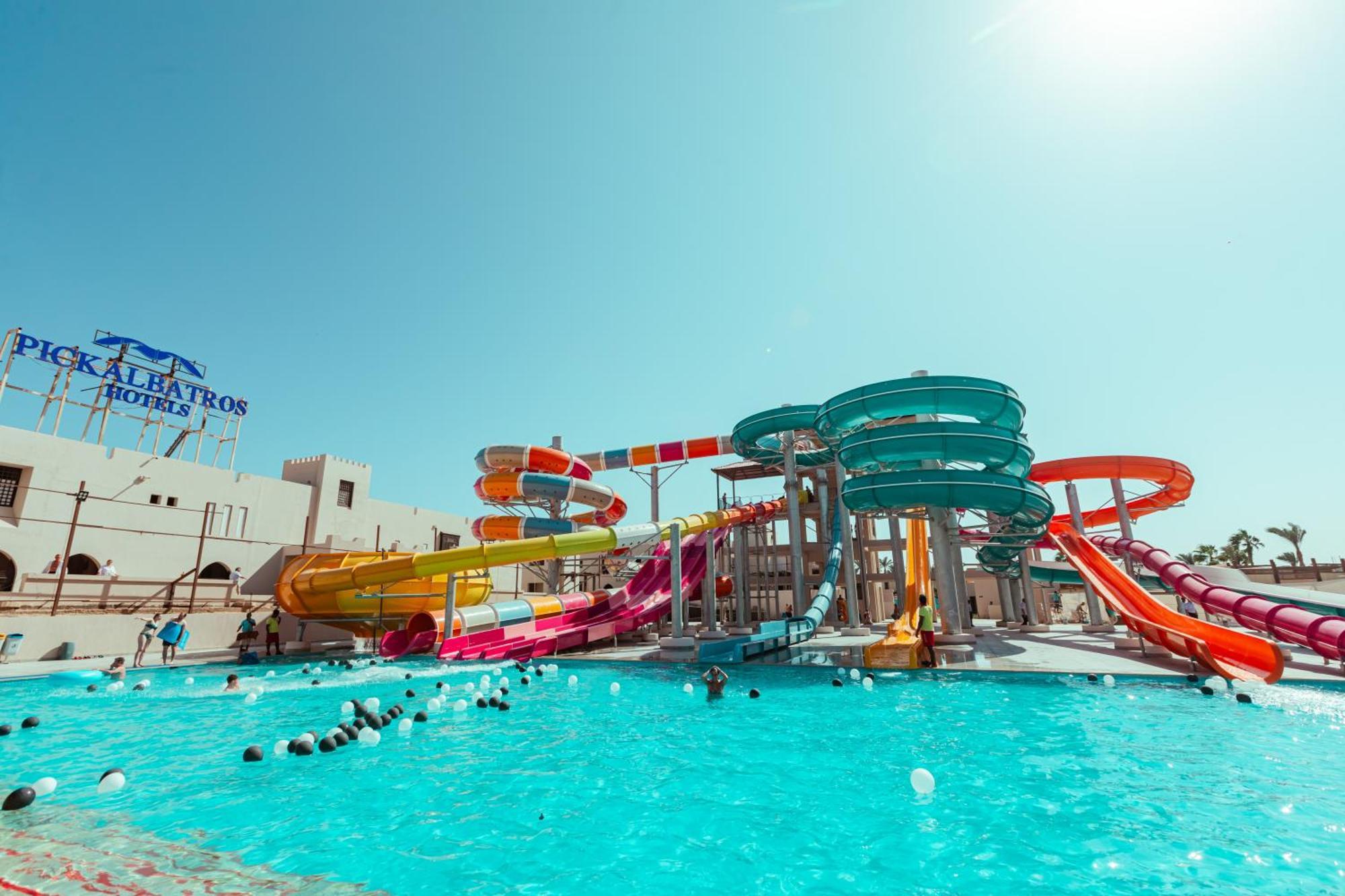 Pickalbatros Oasis Port Ghalib Hotel Exterior photo Water park